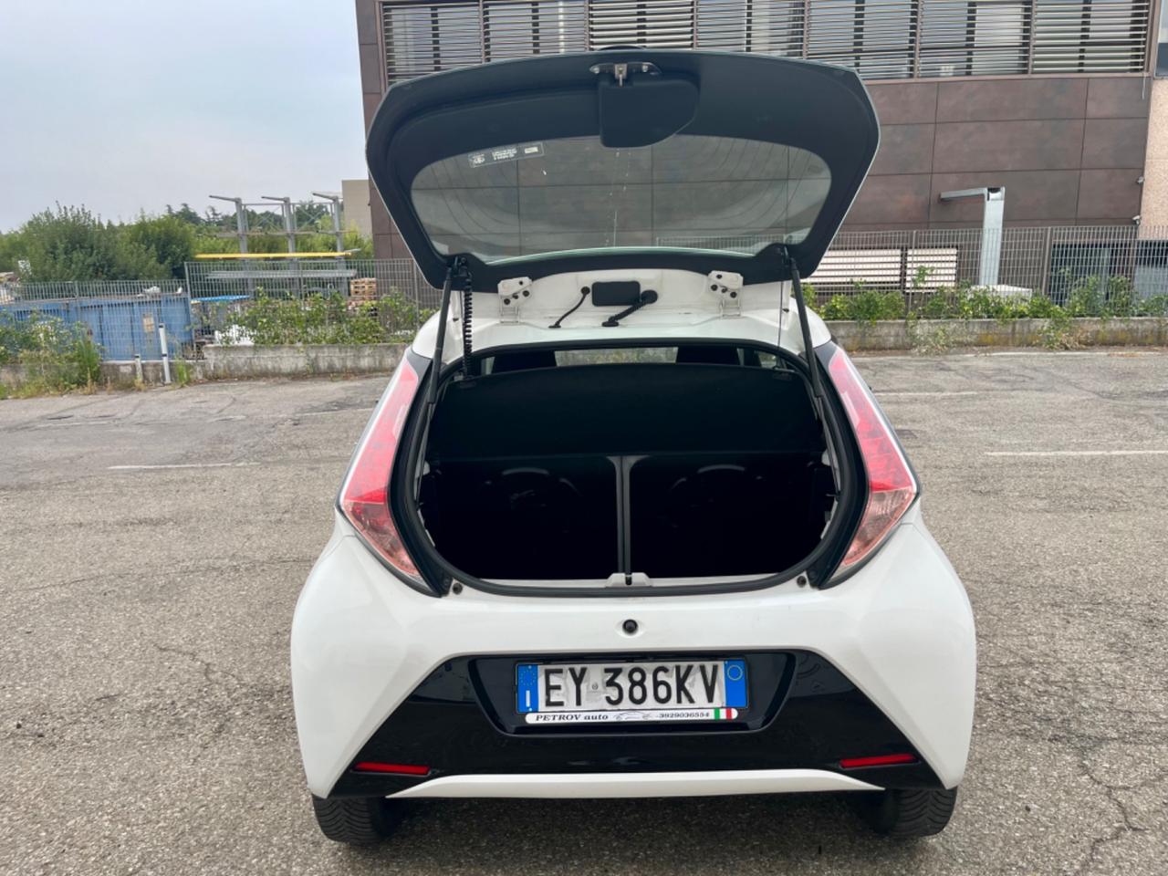 Toyota Aygo 1.0benz 2015 163.000km neopatentati