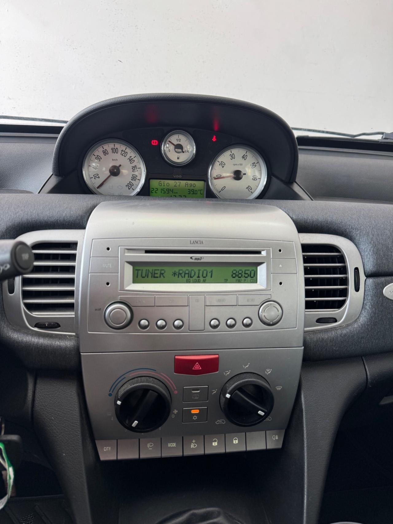 Lancia Ypsilon 1.2 69 CV Unyca