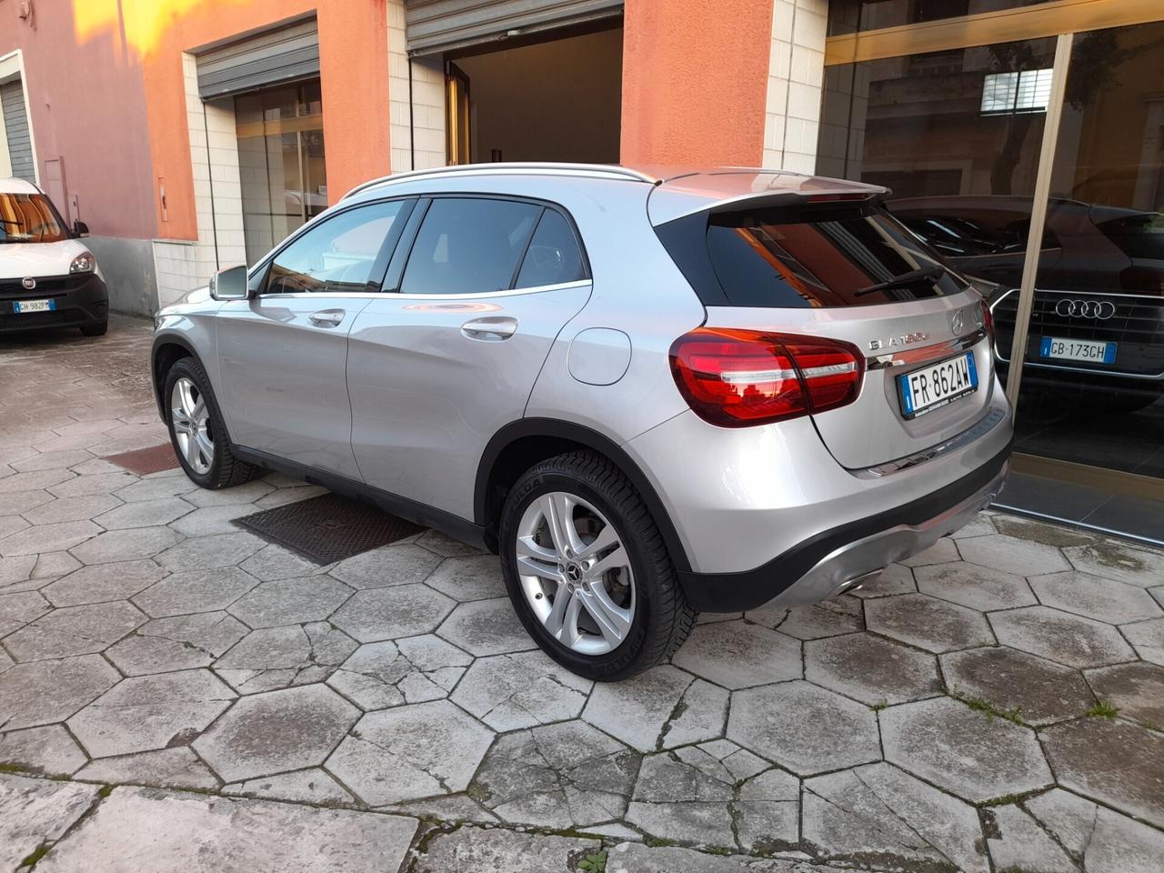 MERCEDES GLA 180 D SPORT