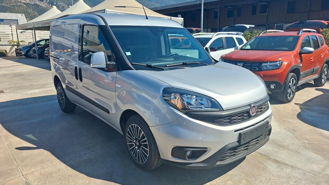 Fiat Doblò Cargo 1.6 MJT con tetto apribile posteriore