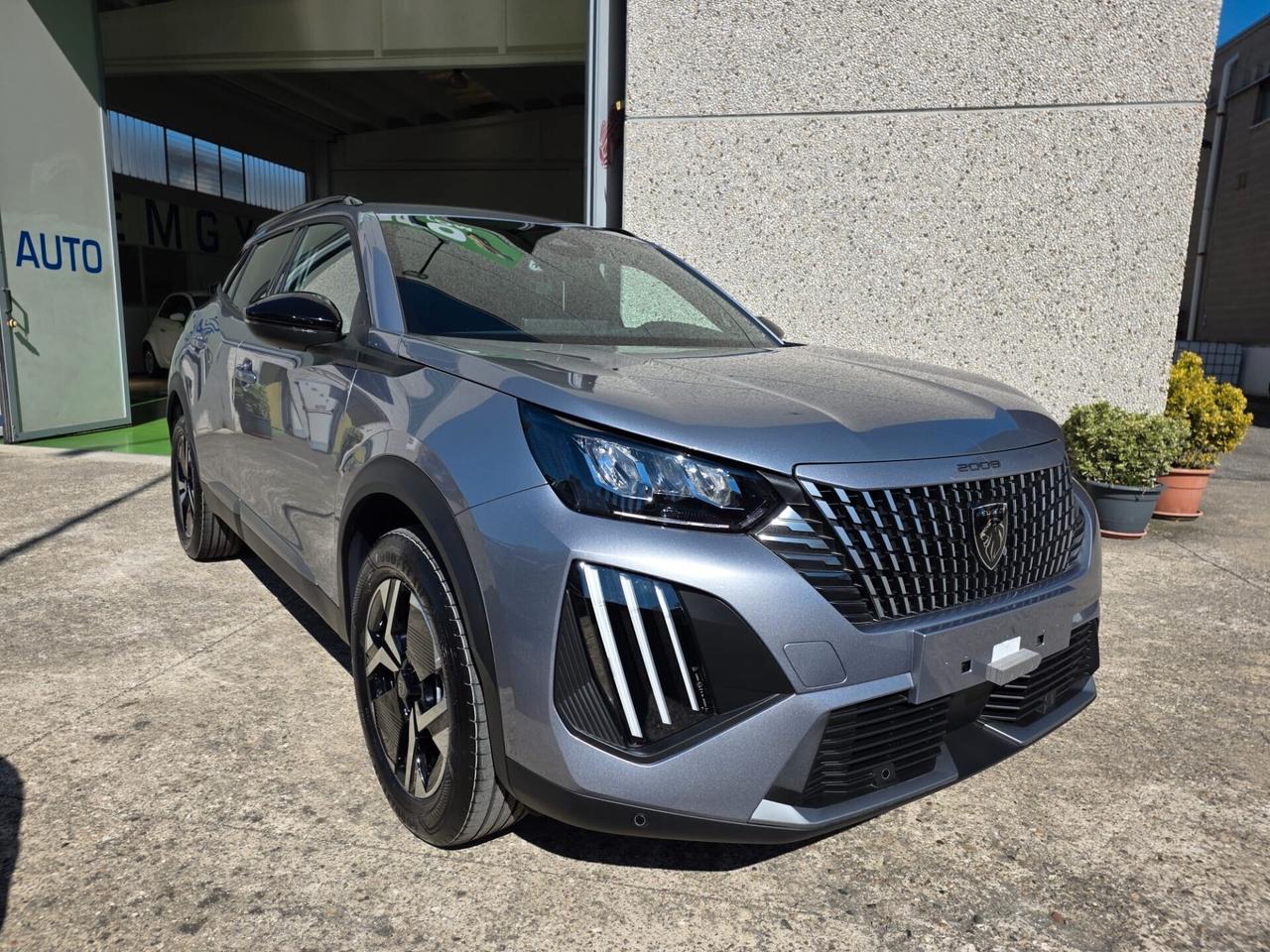 Peugeot 2008 Puretech 100cv. Allure 1.2 b. KM. 0