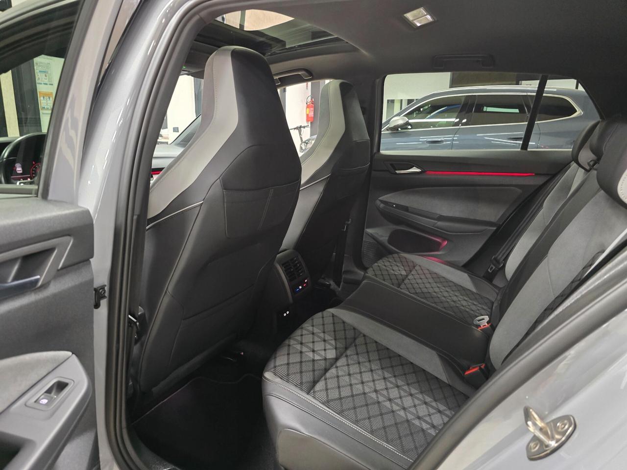 Volkswagen Golf 2.0 TDI 150 CV DSG SCR R-Line (Tetto panorama)