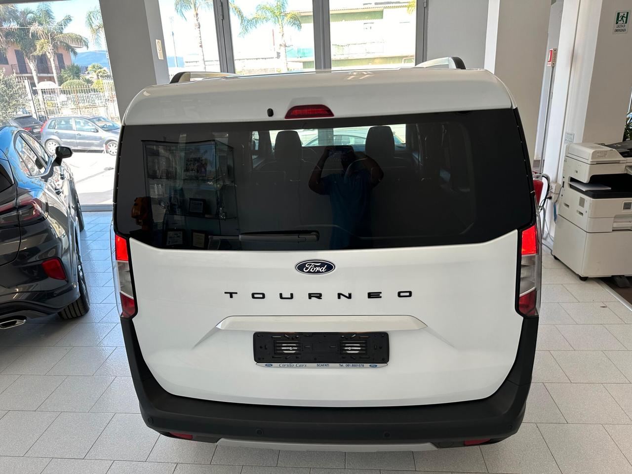 Ford Tourneo Courier 1.0 EcoBoost Powershift Titanium