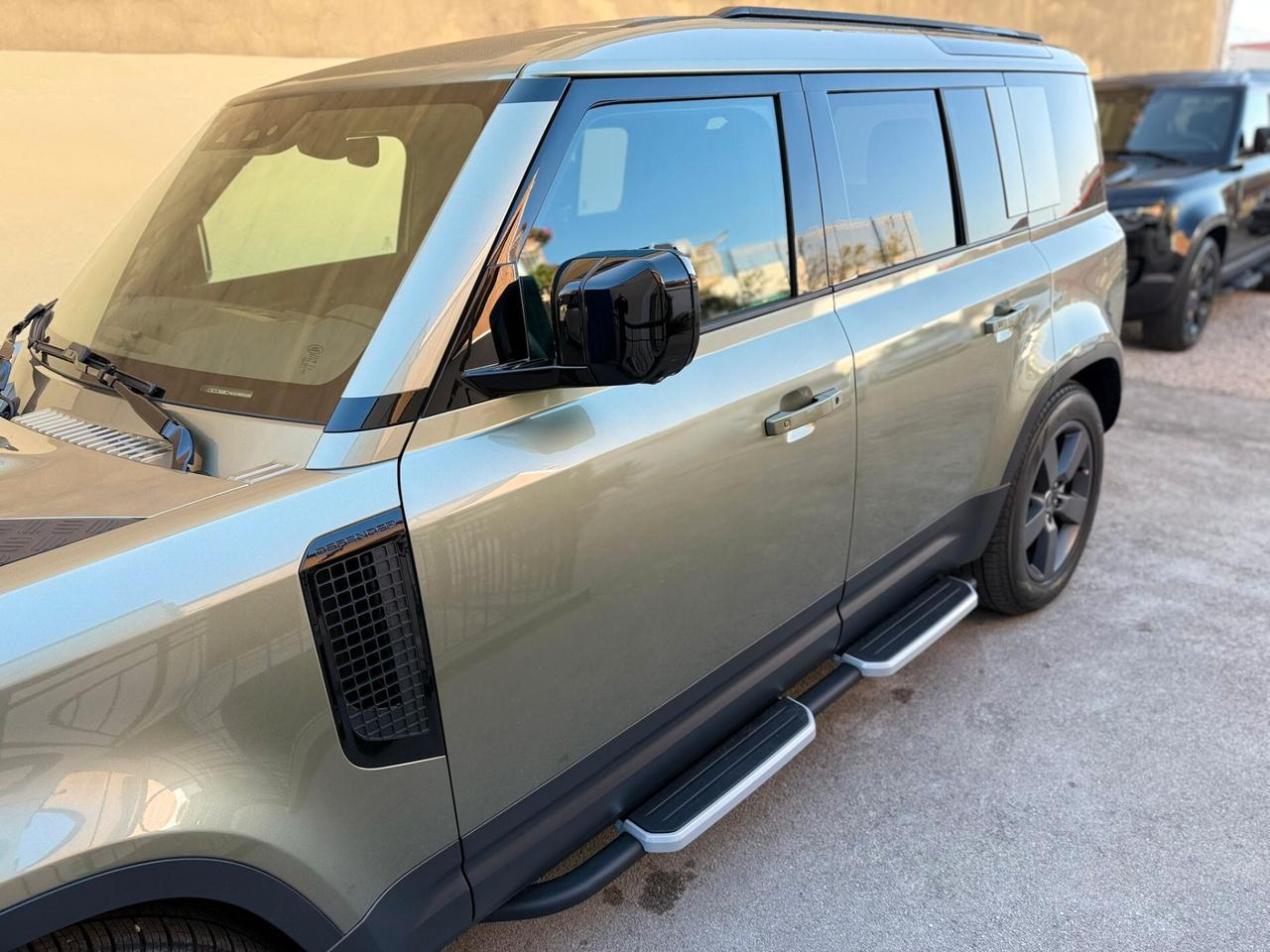 Land Rover Defender 110 3.0D I6 200 CV AWD Auto X-Dynamic SE