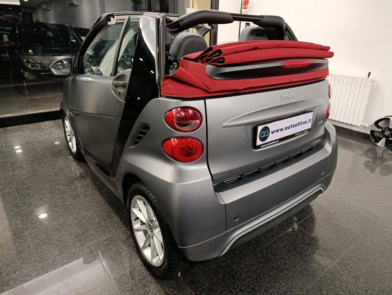 Smart ForTwo 1.0 71cv MHD cabrio passion Grey Opaco capote rossa