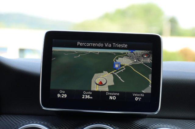 MERCEDES-BENZ A 180 Premium