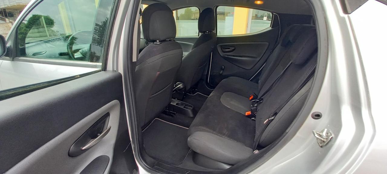 Lancia Ypsilon Benzina cc. 1.242 - 5 Porte 5 Posti UTILIZZABILE ANCHE PER I NEOPATENTATI.