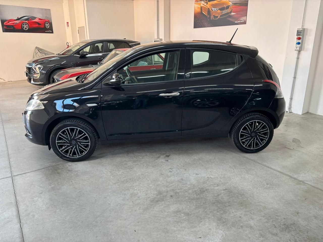 Lancia Ypsilon 1.0 FireFly 5 porte S&S Hybrid Ecochic Gold