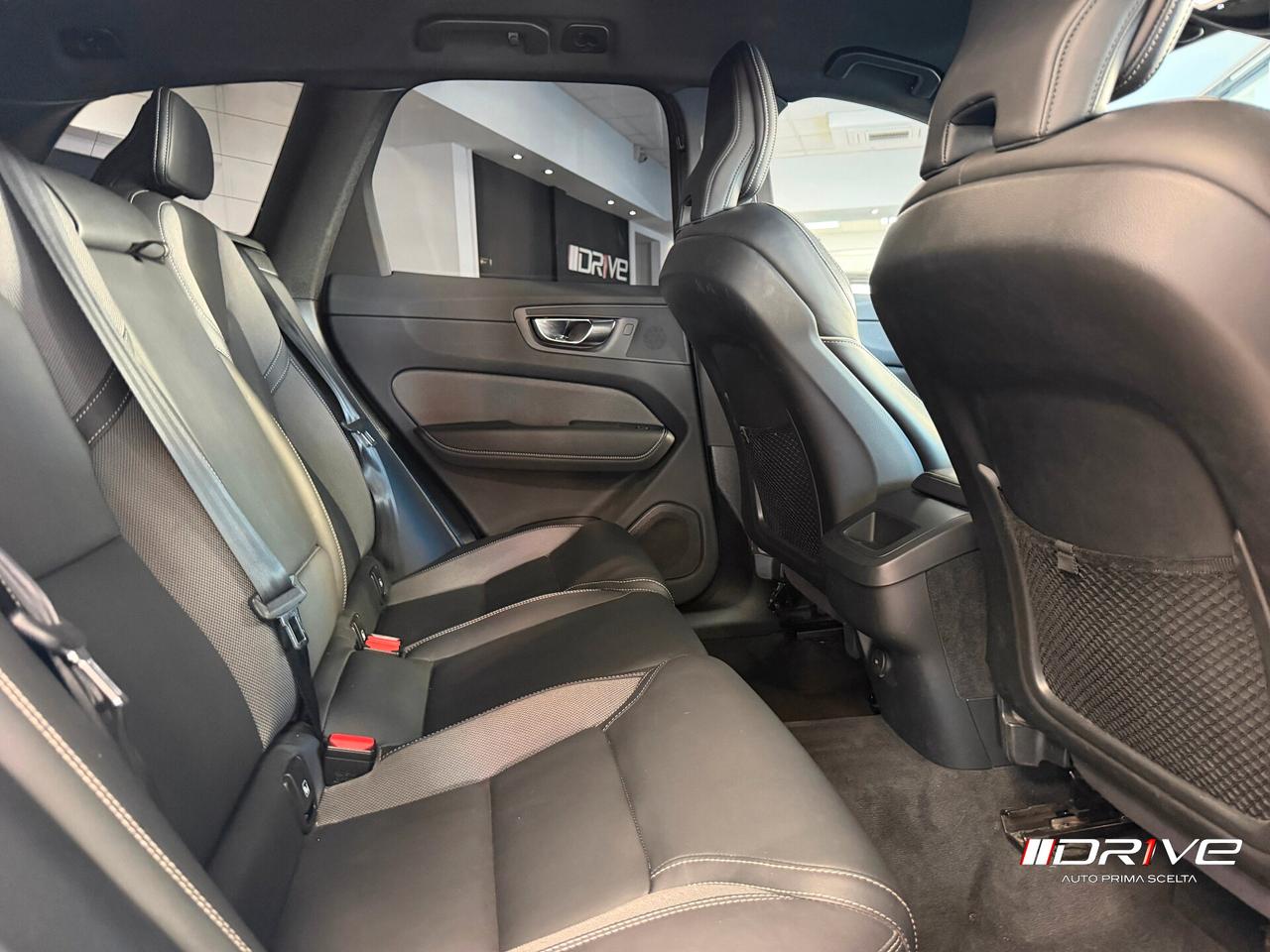 VOLVO XC60 (2017-->) XC60 B4 (d) AWD Geartronic...