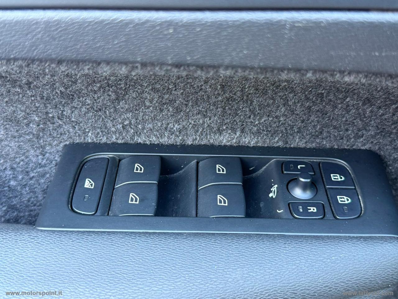 VOLVO XC40 T2 Geartronic Momentum Pro