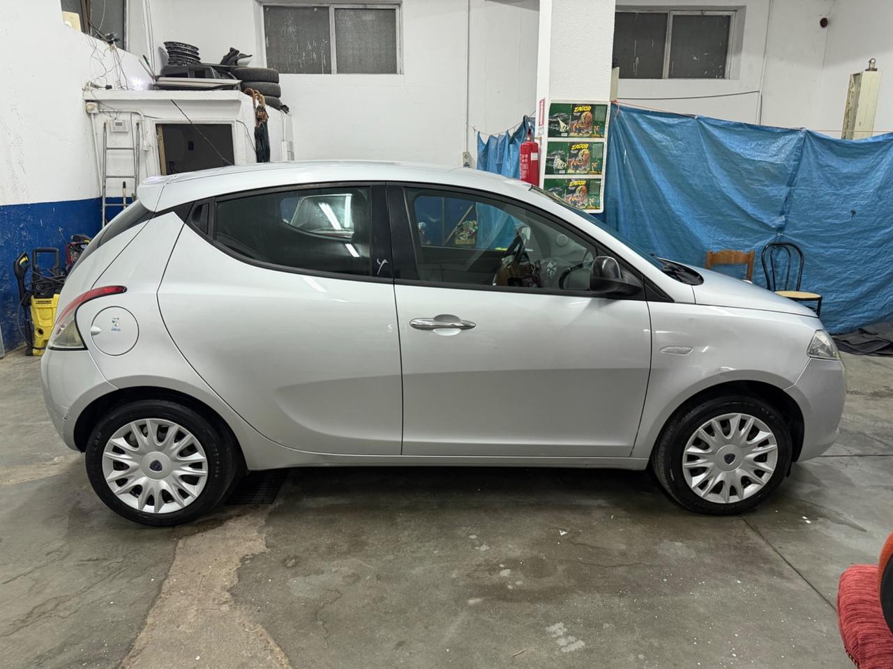 Lancia Ypsilon 1.2 69 CV 5 porte S&S Silver