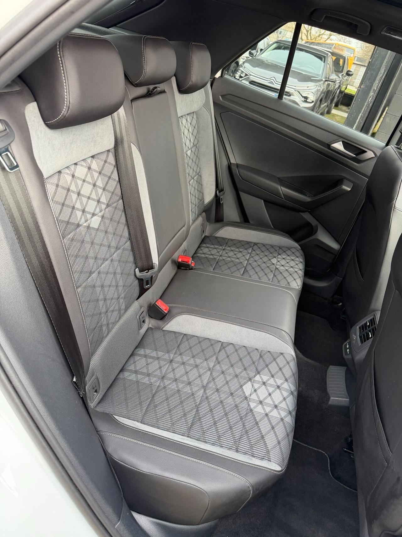 Volkswagen T-Roc 2.0 TDI SCR 150 CV DSG 4MOTION R-Line