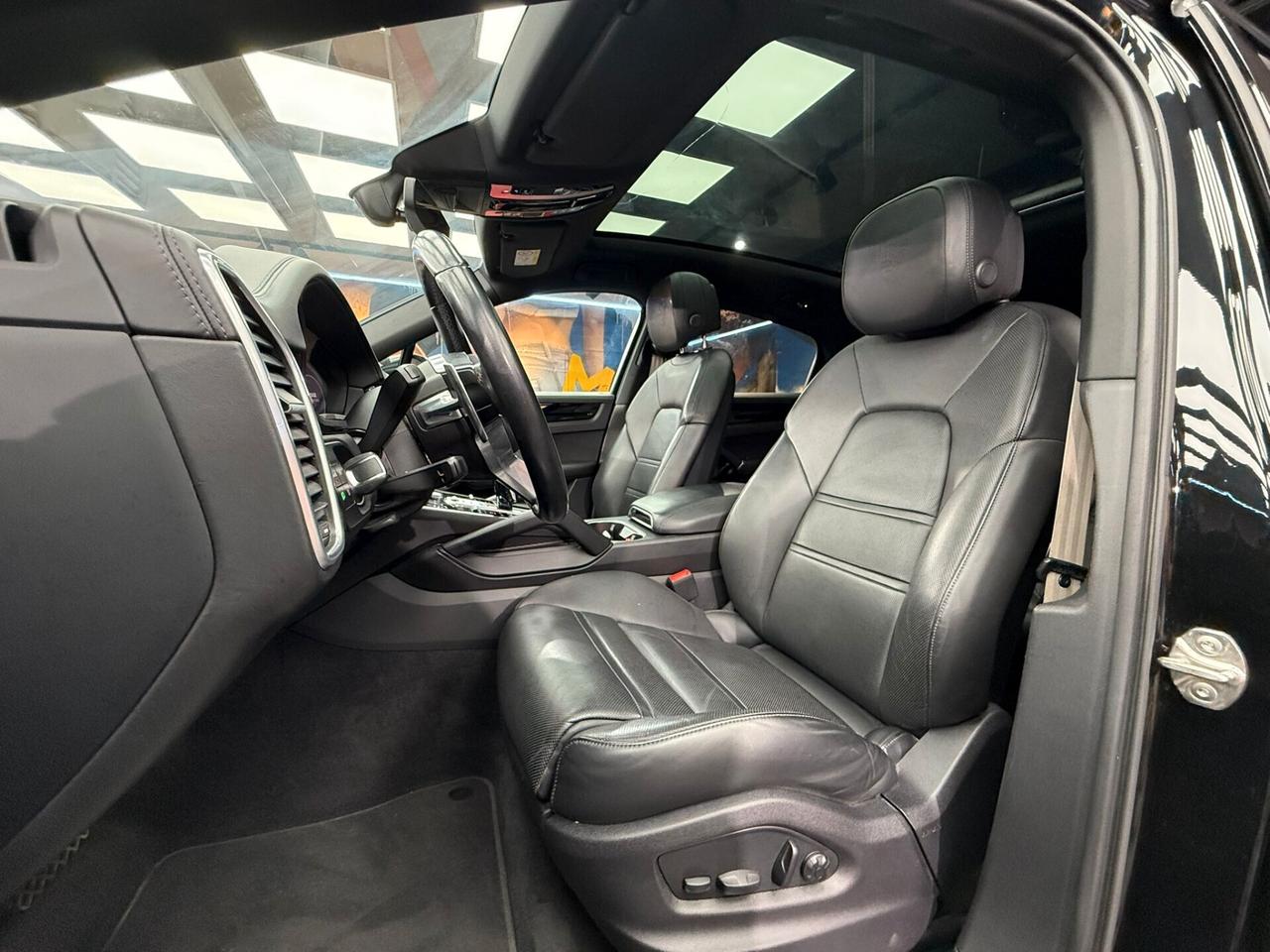 Porsche Cayenne Coupé Platinum Edition (260)