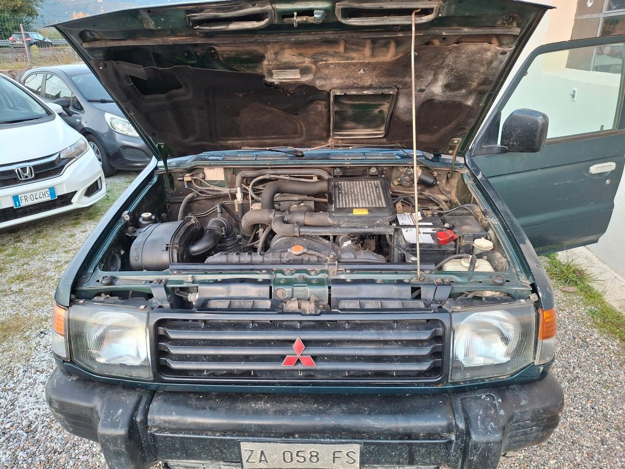 Mitsubishi Pajero 2.5 TDI MT GL Comfort Autocarro