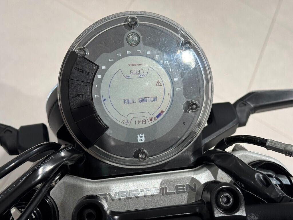 Husqvarna Svartpilen 401 Sport