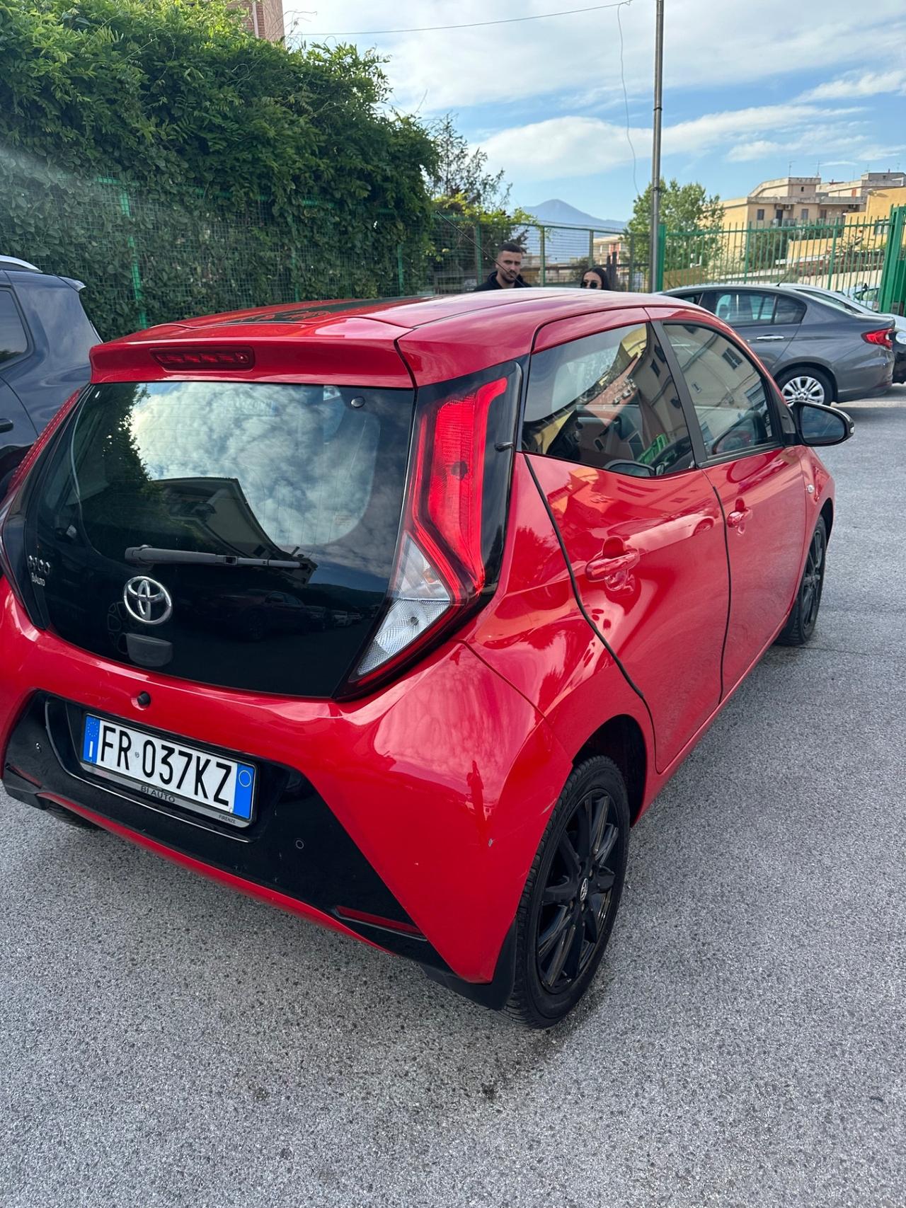 Toyota Aygo 1.0 VVT-i 72 CV 5 porte x-play MMT