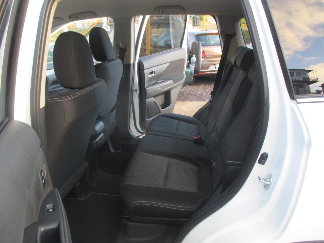 Mitsubishi Outlander 2.2 DI-D 4WD Instyle Plus Navi 2016