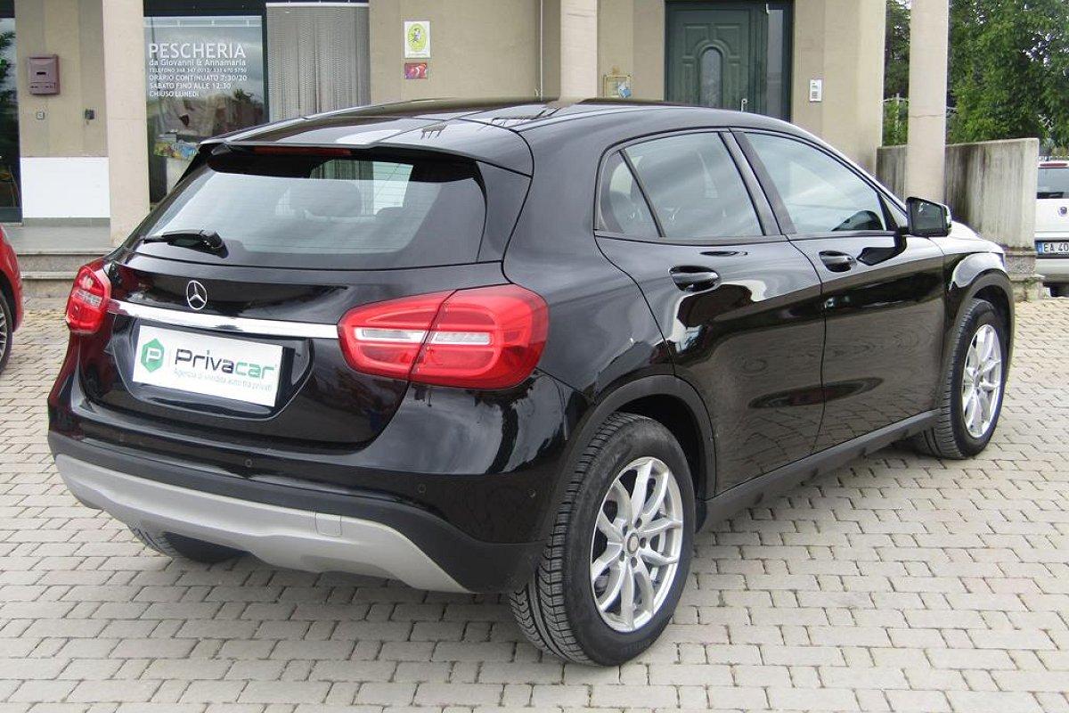 MERCEDES GLA 180 d Automatic Business