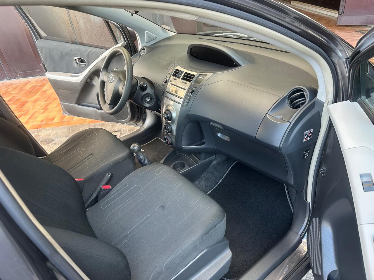 Toyota Yaris 1.0 5 porte Sol