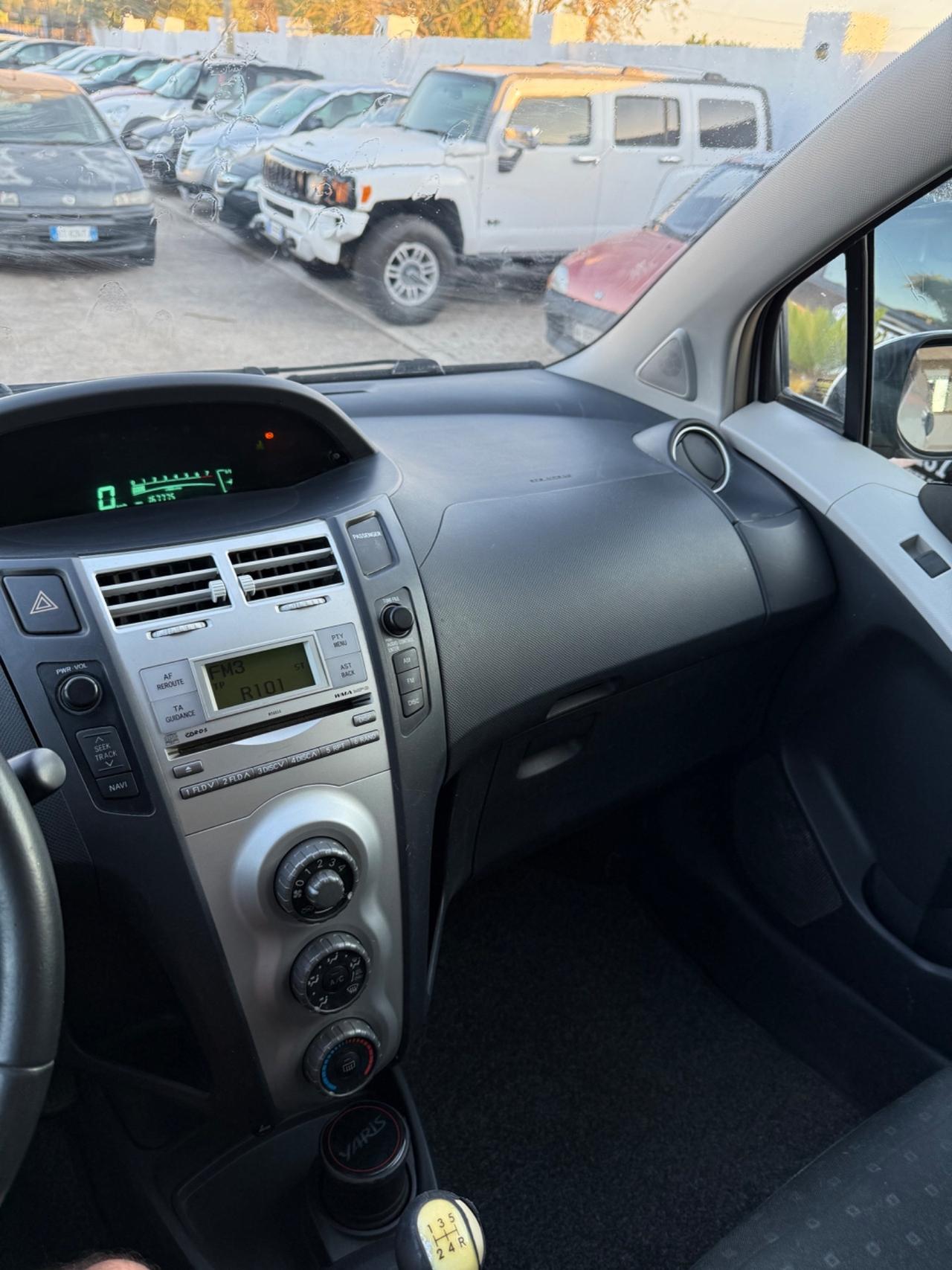 Toyota Yaris 1.0 5 porte Neo patentati