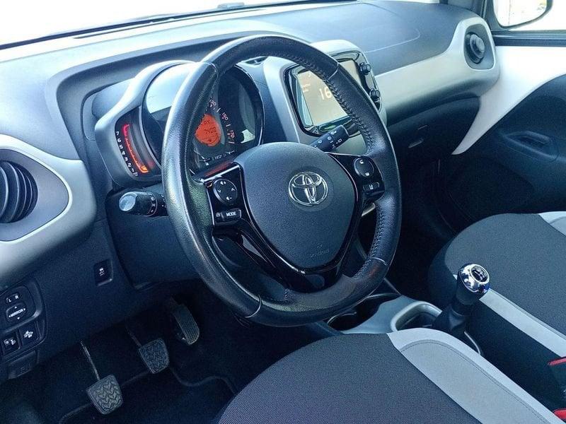 Toyota Aygo 5 Porte 1.0 VVT-i x-play my15