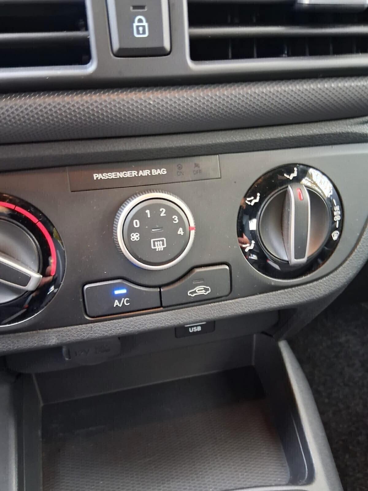 Hyundai i 10 1.0 select ,navi,pdc,telecamera