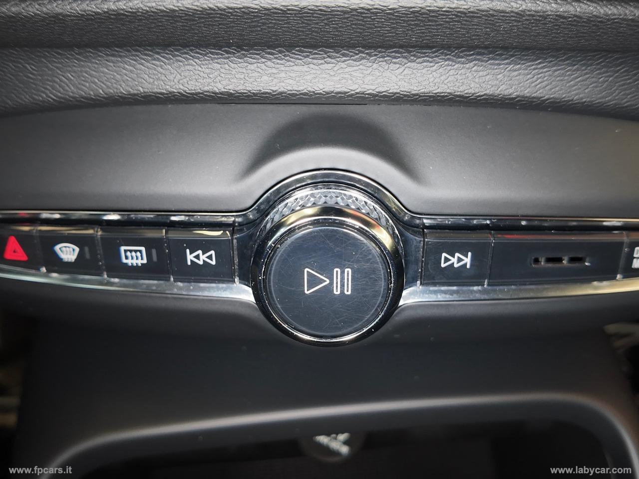 VOLVO XC40 D3 Geartronic Momentum Pro N1