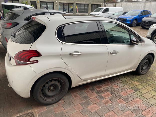 Peugeot 208 100 5 porte GT Line PANORAMICO