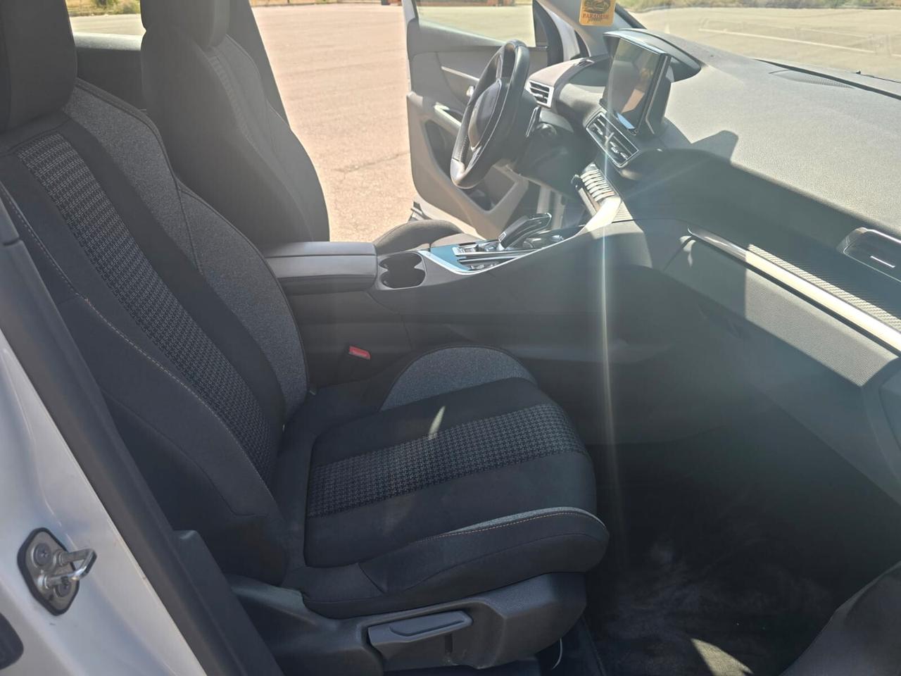Peugeot 3008 BlueHDi 130 S&S Business