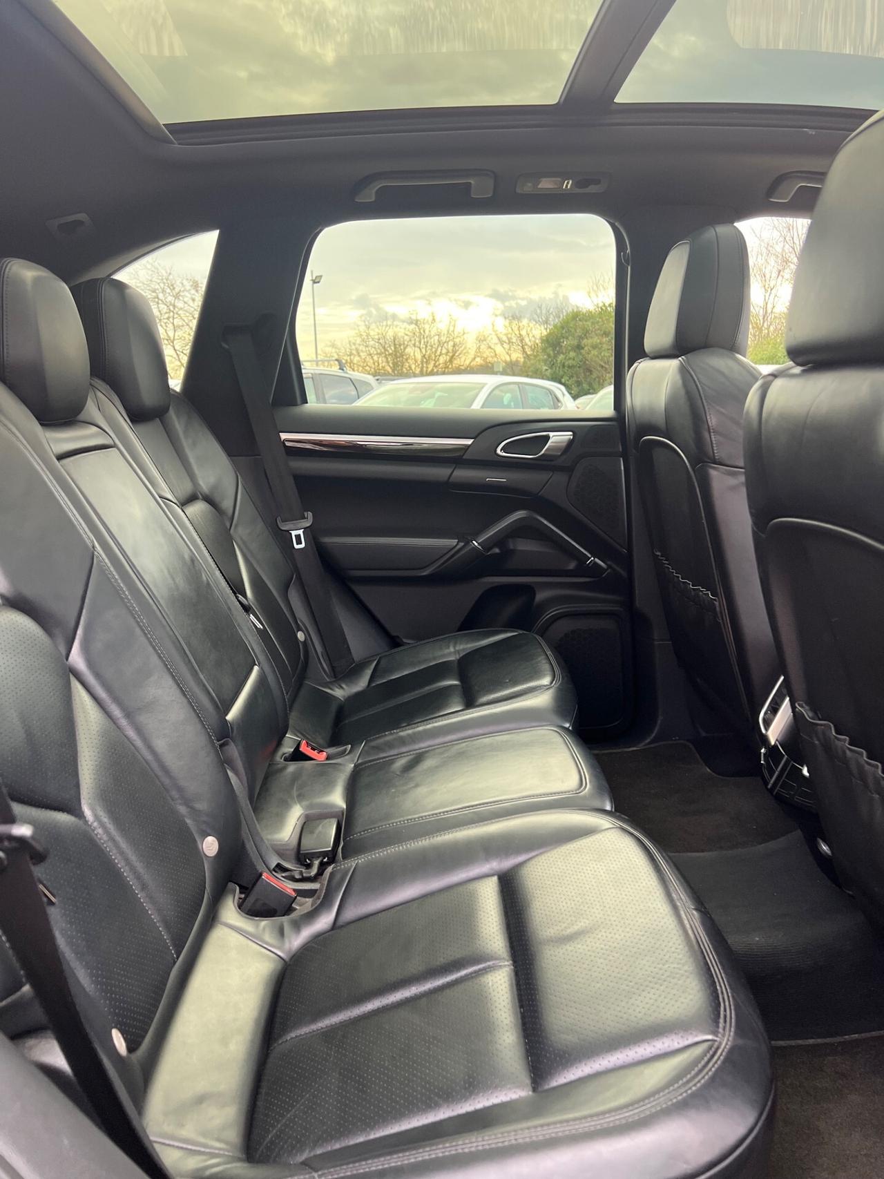 Porsche Cayenne 3.0 Diesel FULL OPTIONAL PERMUTE RATE GARANZIA