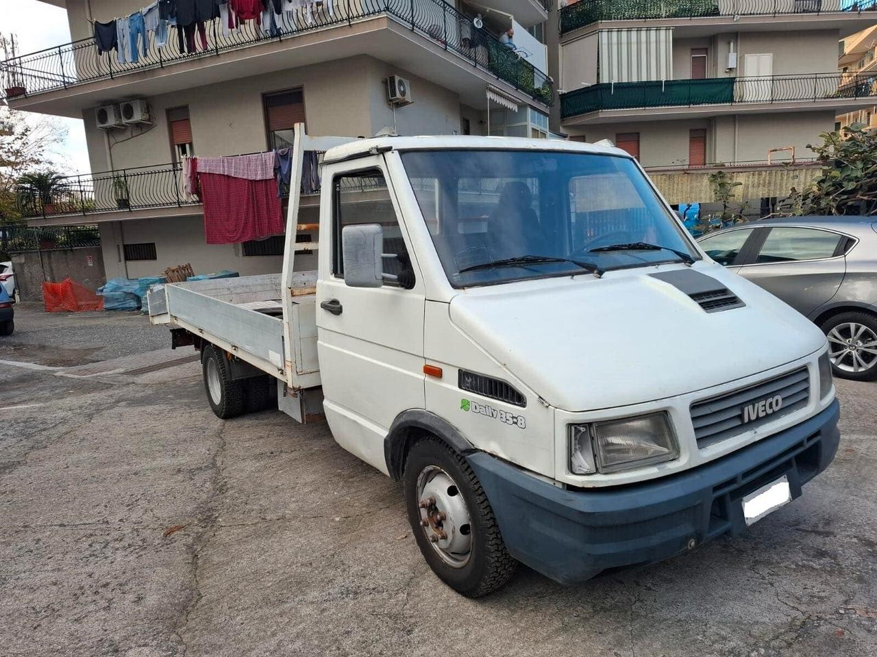 Iveco Daily 35.8 2.5 Diesel USO CARROATTREZZI