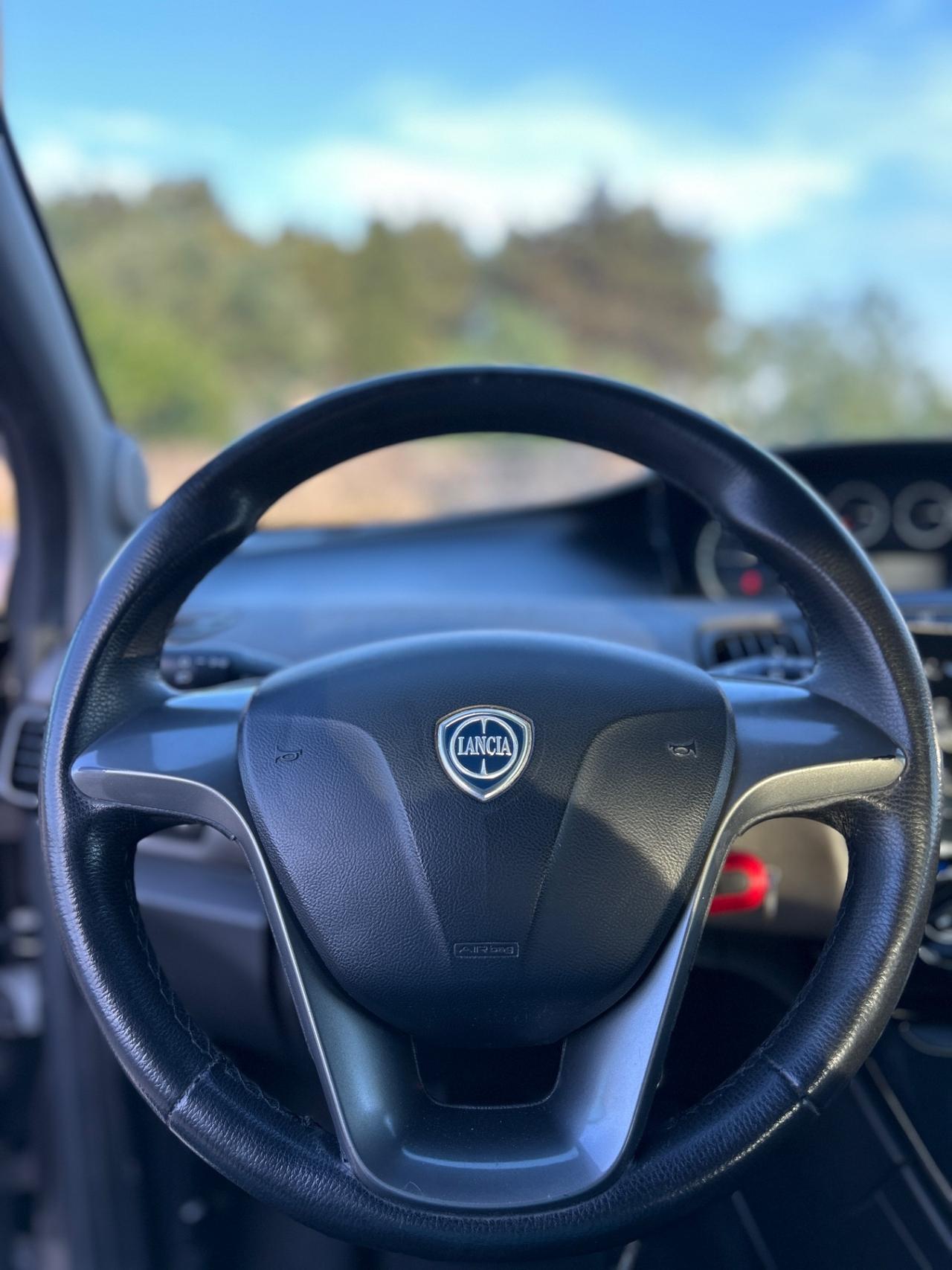 Lancia Ypsilon 1.3 MJT 5 porte-2012