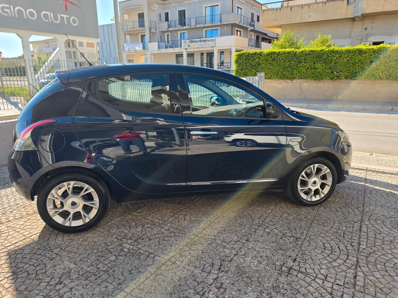 Lancia Ypsilon 1.2 69 CV 5 porte Gold