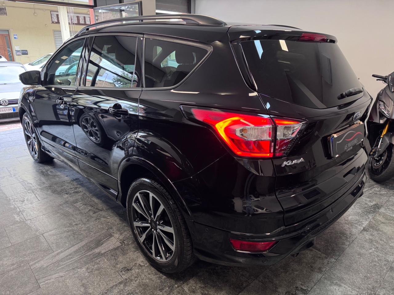 Ford Kuga 1.5 TDCI 120 CV S&S 2WD ST-Line