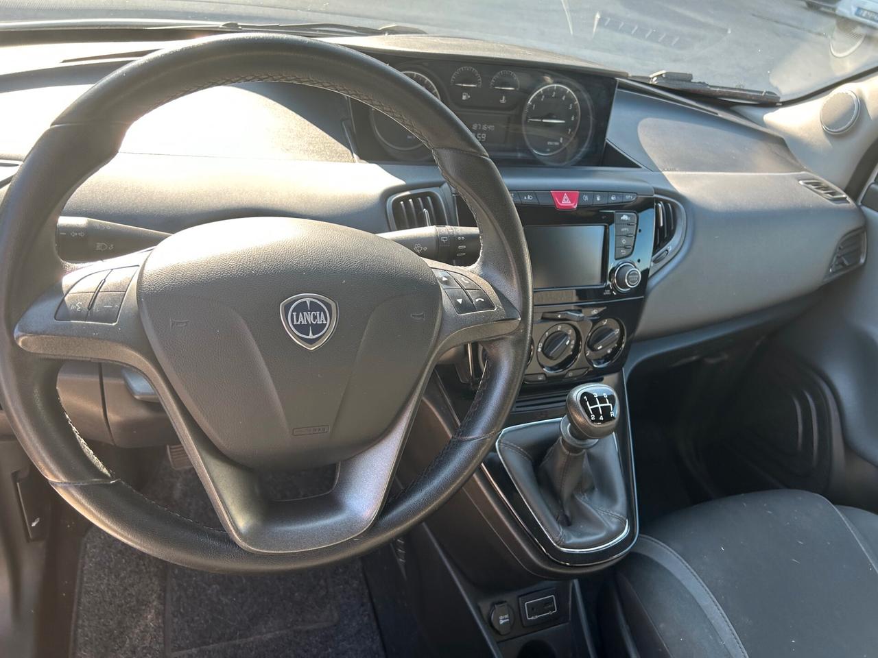 Lancia Ypsilon 1.2 69 CV 5 porte Benzina/GPL Ecochic Silver