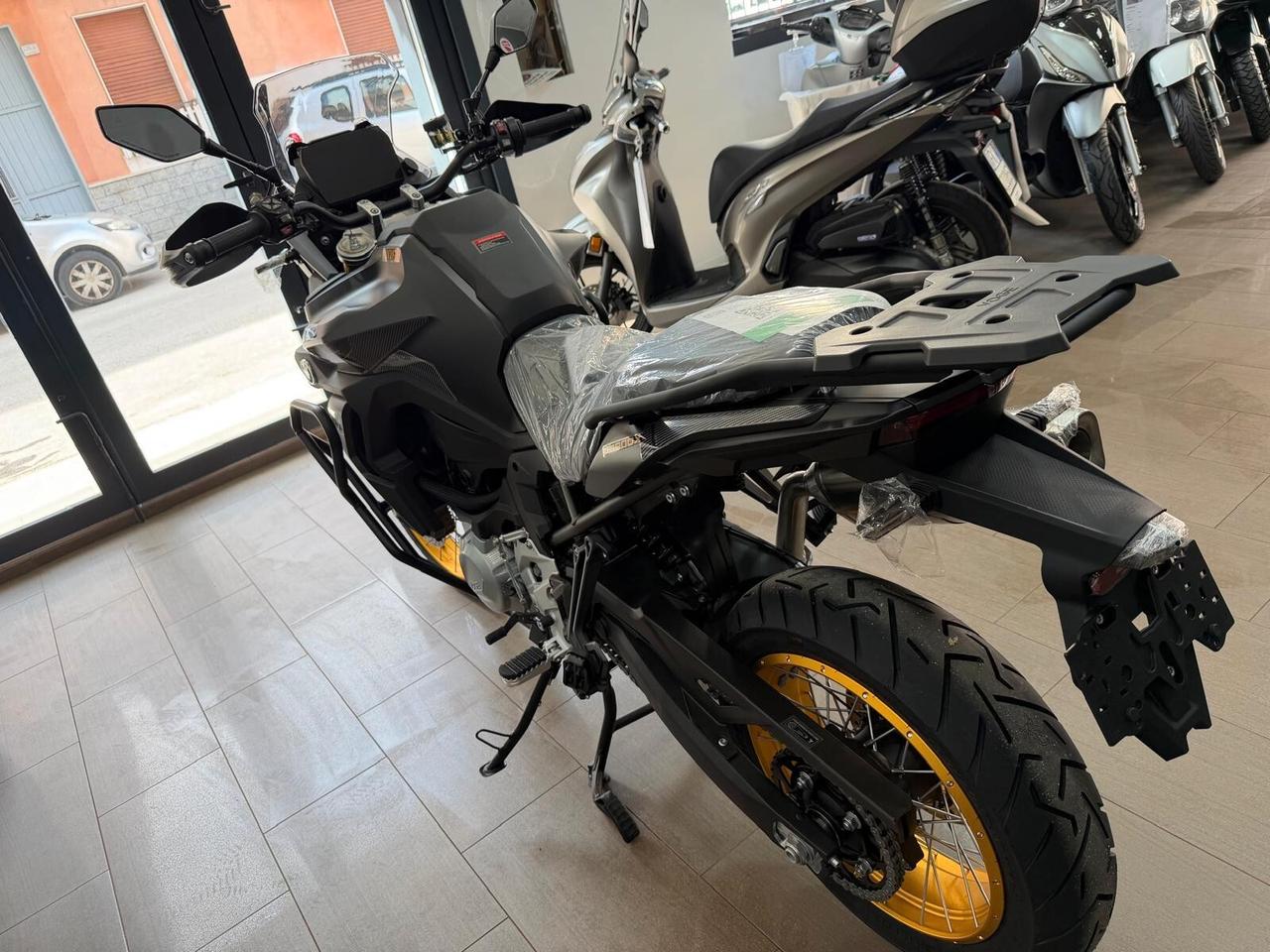 Voge Valico 900 black knight a rate da 100 al mese