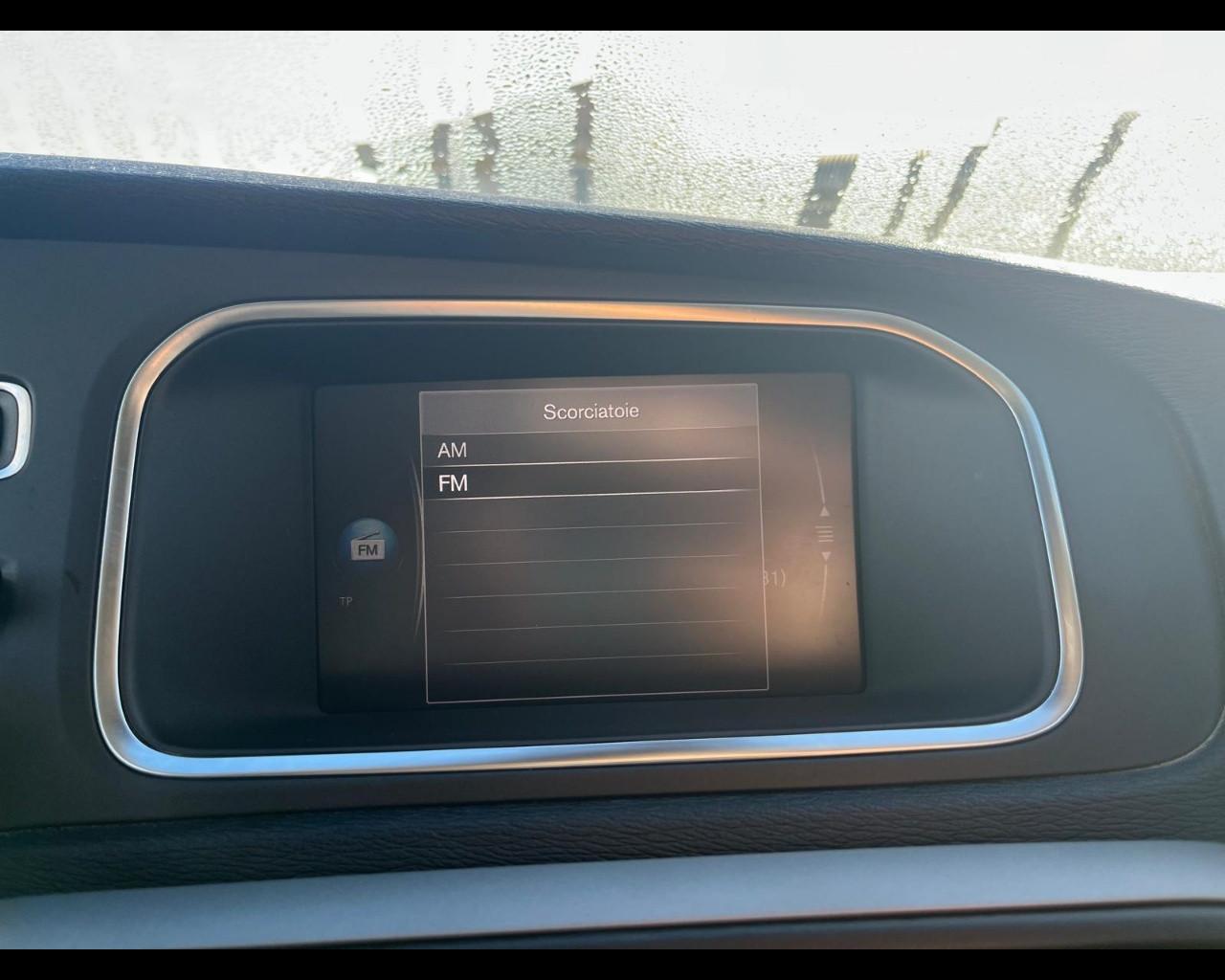 VOLVO V40 (2012-2020) - V40 D2 Business