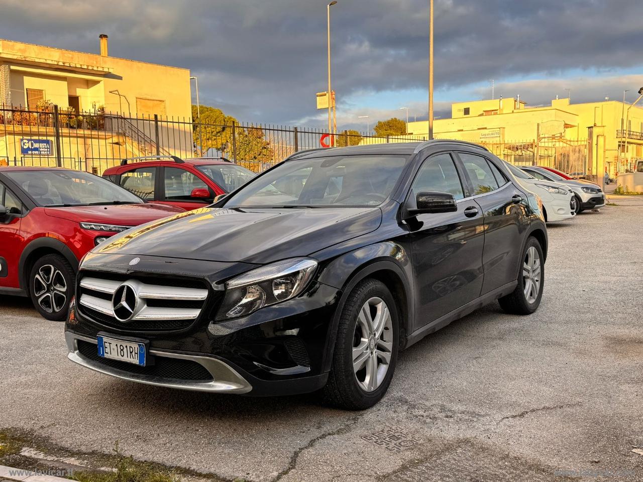 MERCEDES-BENZ GLA 180 d Premium
