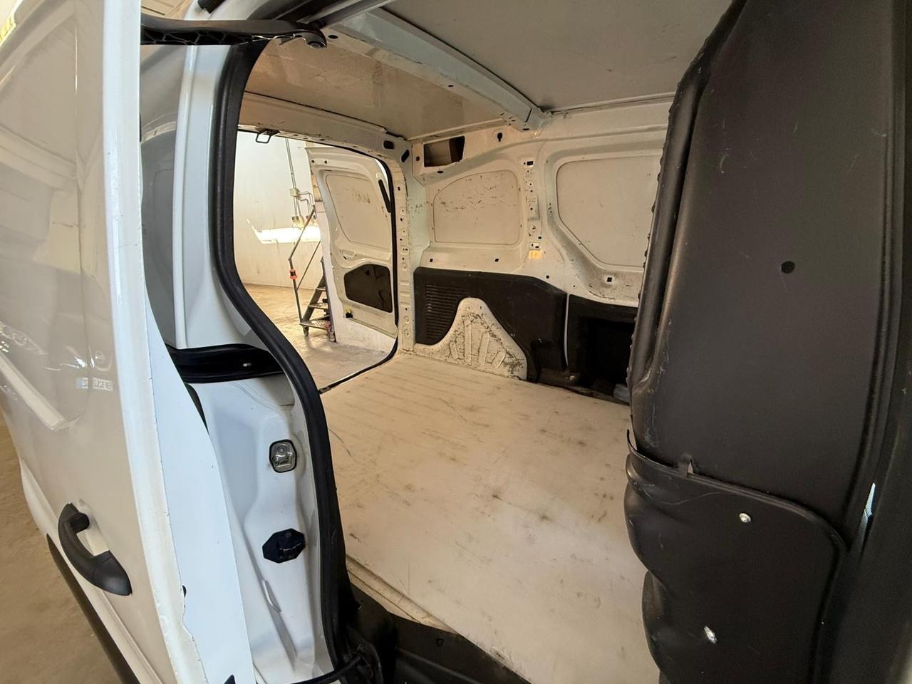 Peugeot partner GANCIO TRAINO 1150kg