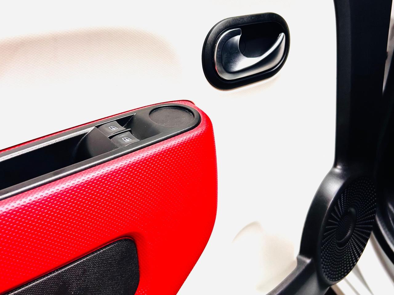 RENAULT TWINGO SCe BIANCA 1.0 BENZINA CON SOLI 40.219 KM.