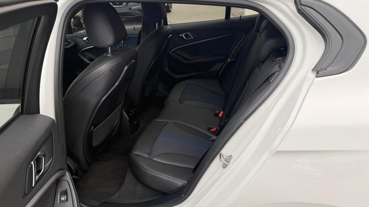 Bmw 116 116d 5p. Msport