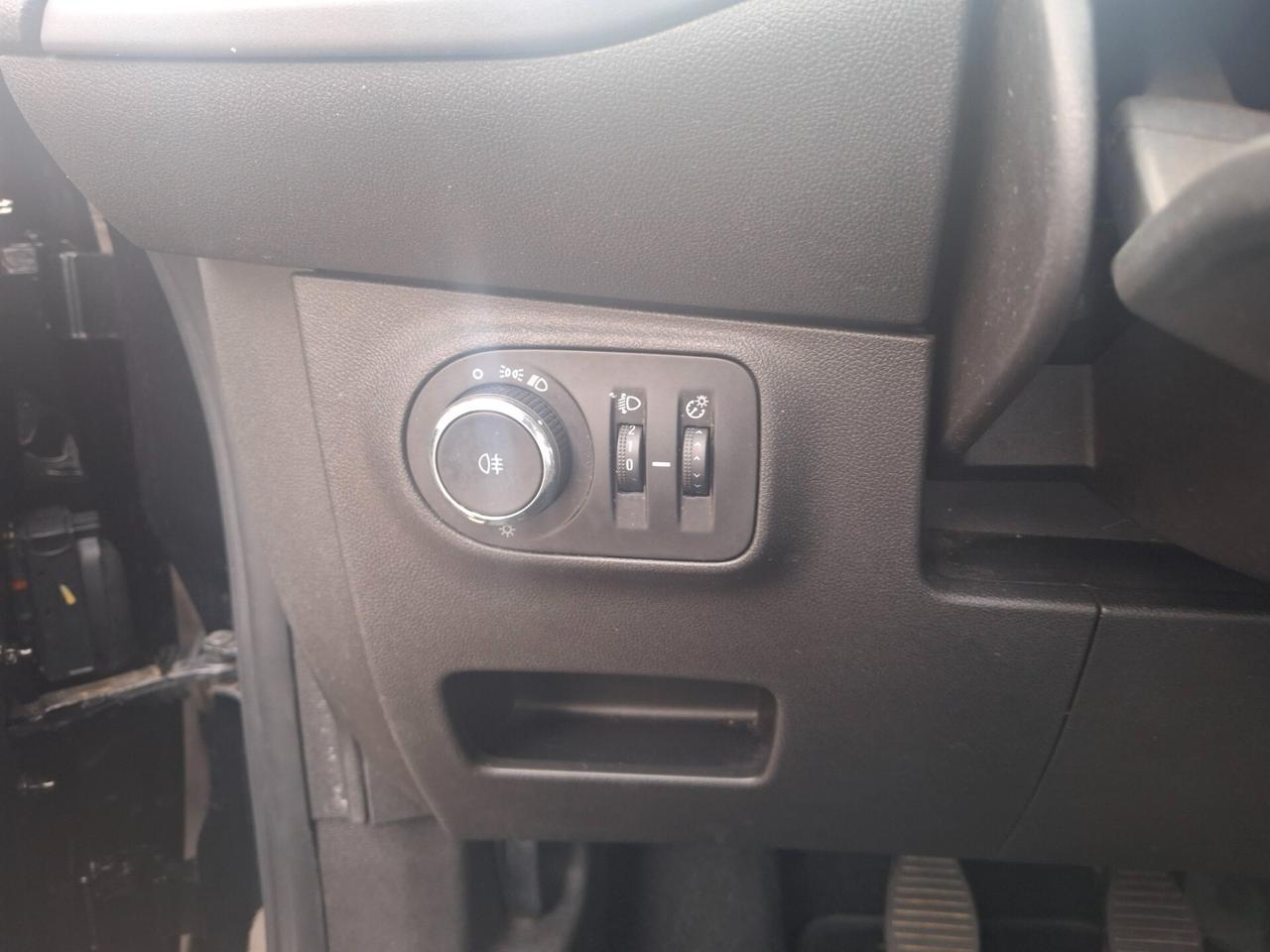 Opel Corsa 1.2 5 porte neopatentati