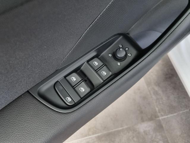 AUDI A3 SPB 35 TFSI COD Business