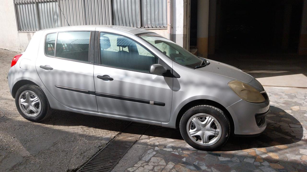 Renault Clio 1.2cc benzina(PRIVATO)-2006