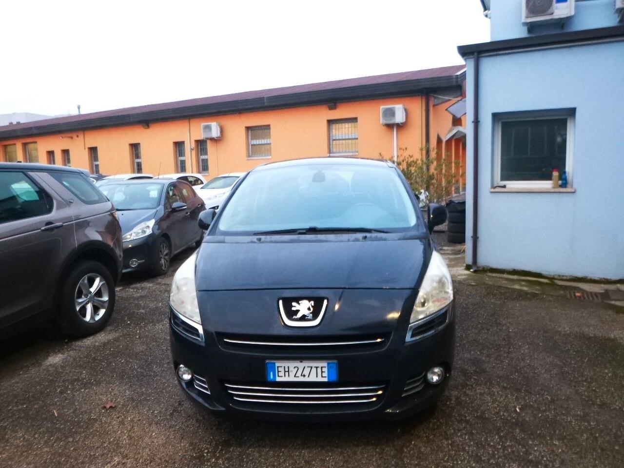 Peugeot 5008 1.6 e-HDi 112CV Stop&Start cambio robotizzato Féline