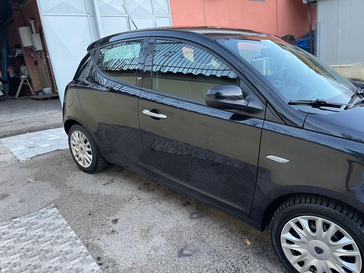 Lancia Ypsilon 1.2 69 CV 5 porte -12 MESI GARANZIA