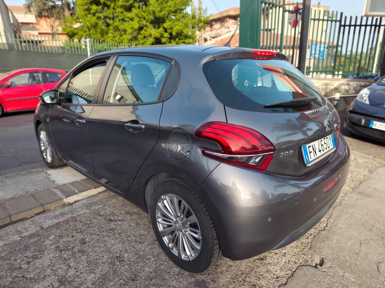 Peugeot 208 PureTech 82 5 porte Black Line