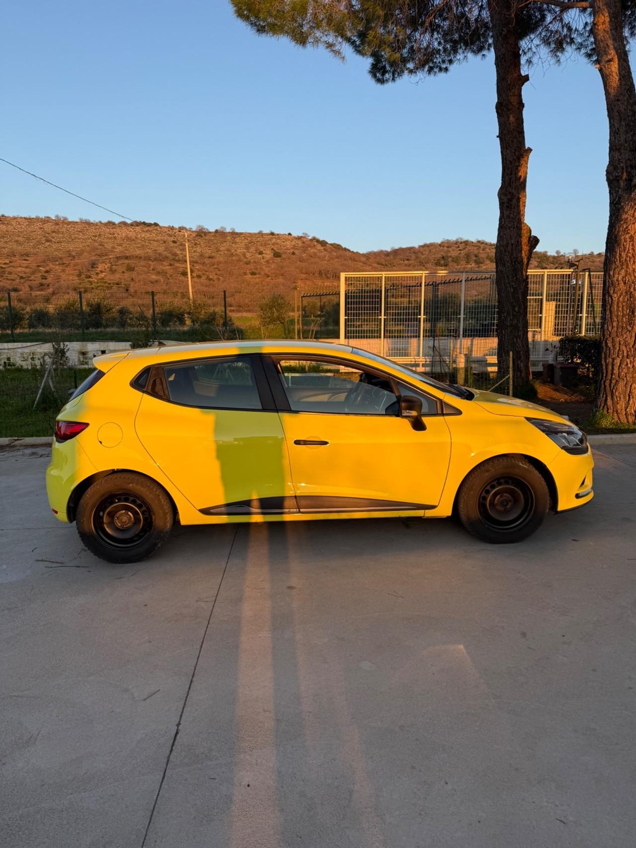 Renault Clio dCi 8V 75 CV 5 porte Moschino Intens