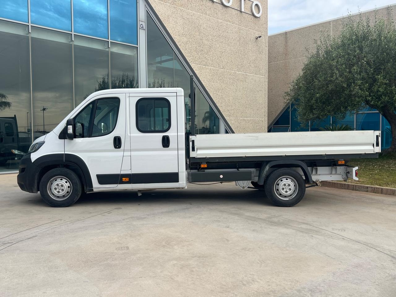 Peugeot Boxer 335 2.2 BlueHDi 140 S&S PLM-DC Cassonato Rib. Tril.