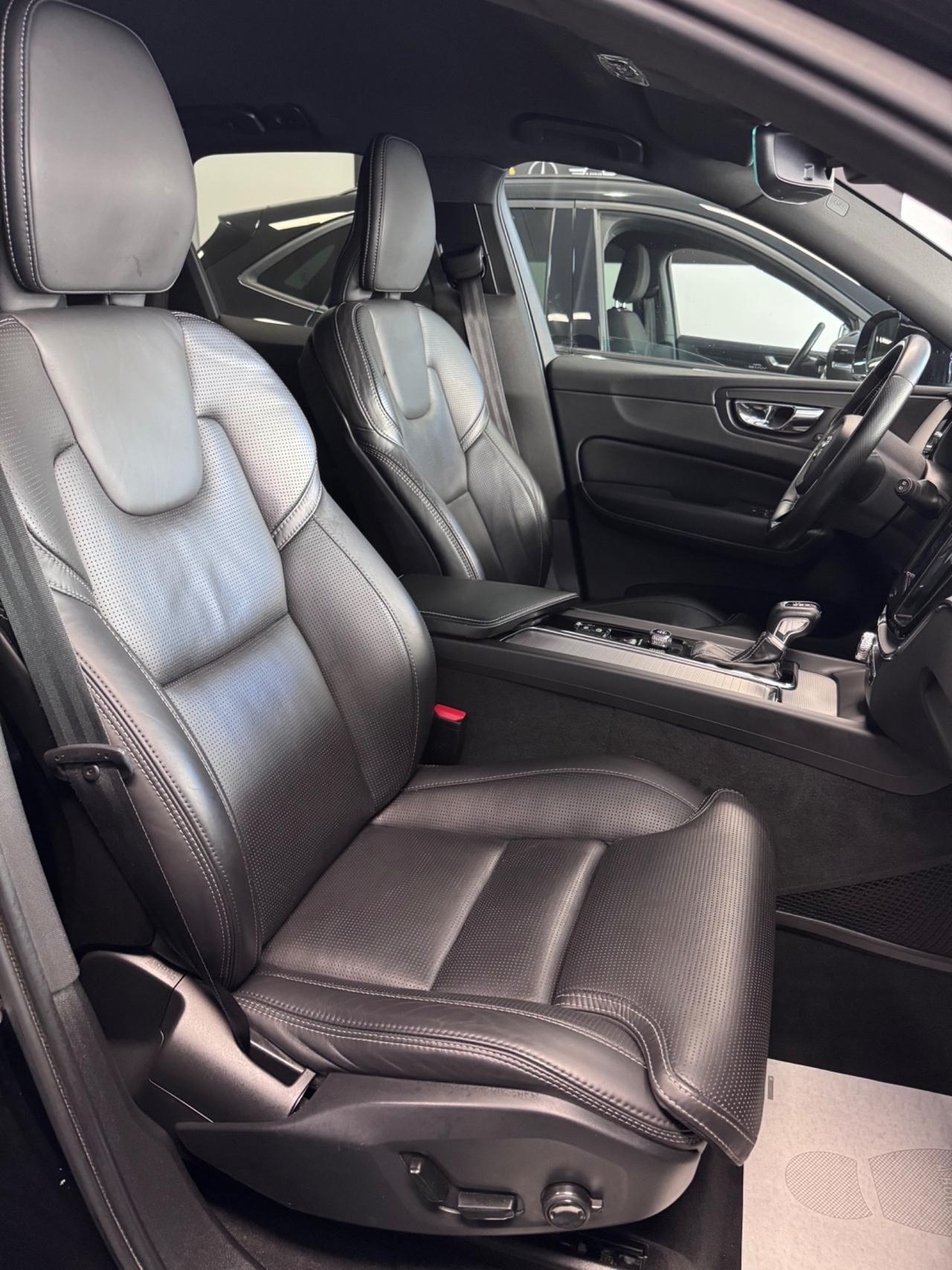 Volvo XC60 2.0 190 D4 AWD R-design IVA esposta